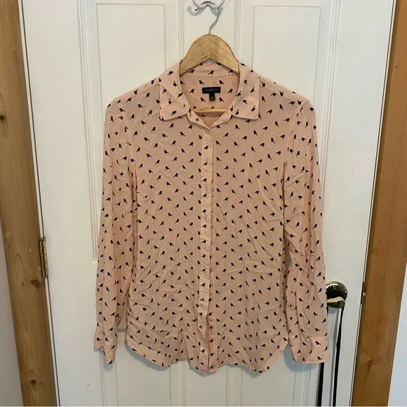 4/$25 Talbots Rose Blouse with Black Birds - Picture 4 of 6